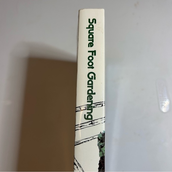 Square Foot Gardening Book by Mel Bartholomew - Picture 3 of 9